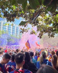 开云体育-中国官网登录入口-【现场】圣马梅斯成红蓝海洋，巴萨女足开创全新时代